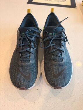 Nike Men’s Navy Knit Sneakers with White Midsole and Yellow Heel Tab